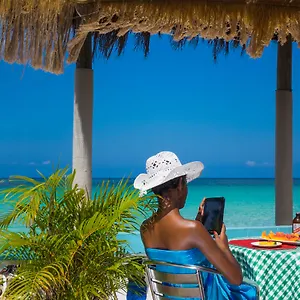Legends Beach Otel